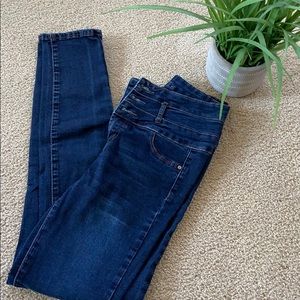 Blue high-waisted jeans!